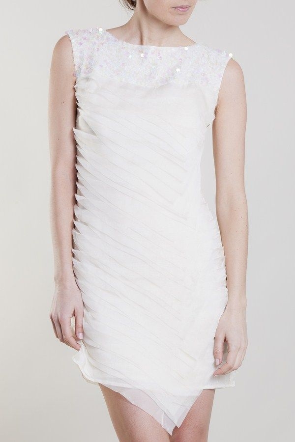 Vestido blanco pailltes modelo